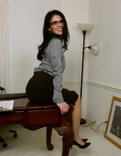 Latina naked moms photo gallery presents naked secretary