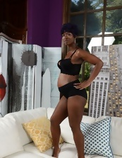 Black large ass and boobs of Ebony MILF in hot solo photos