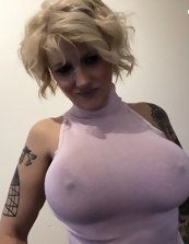 Fucking moms pics of bosomy diva who loves changing underwear