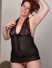 Sexy redhead gallery of chubby woman who wants to play solo