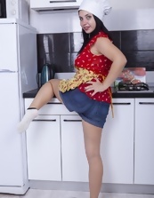 Voluptuous mom, who works as maid in the kitchen, undresses