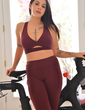 Fitness crazed brunette is ready to show it all