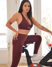 Fitness crazed brunette is ready to show it all