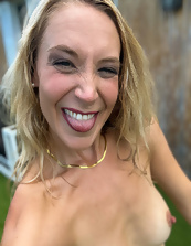 Naked moms: Outdoor tease from a blond-haired bombshell