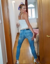 Petite mature hottie in blue jeans nude moms gallery