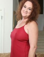Sexy redhead mature porn pics showing teasing and such