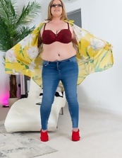 Chubby Mature Jeans Porn Pics
