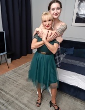 Hot Lesbian Seduction Nude Porn Pics