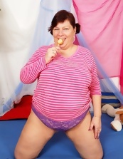 Thick Mature  Nude Porn Pics