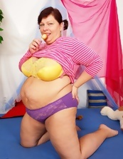 Thick Mature  Nude Porn Pics