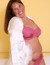 Older bitch with a fat bum is fingering her shaved MILF pussy