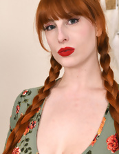 Thick redhead with a pale body has the hottest XXX curves