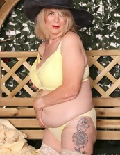 Outdoor GILF Nude Pussy Flash Pics