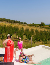 BBW Granny Poolside Pussy Gallery
