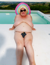 BBW Granny Poolside Pussy Gallery