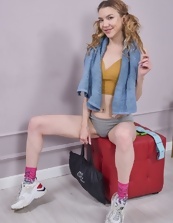 Skinny Milf Nude Pussy Sneaker Strip Pics