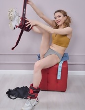 Skinny Milf Nude Pussy Sneaker Strip Pics