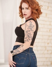 Redhead Milf Jeans Off Shaved Pussy Solo Pics Gallery