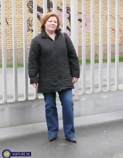 Thick Gilf Vibrator Couch Pussy Tease Gallery