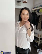 Milf Booty And Tit Tease Gallery