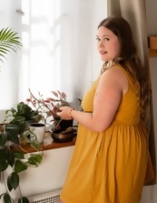 Hairy Plump Babe Pussy Play Pics Gallery