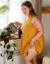 Hairy Plump Babe Pussy Play Pics Gallery