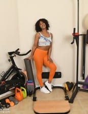 Shaved Pussy Spread – Nude Solo Gym Pics