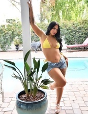 Tatted Bikini Tease Outdoor Gallery Pics