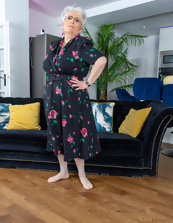 Granny Solo Tease Pics With Saggy Tits And Pussy