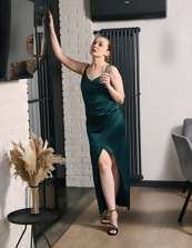 Mature Nude Gallery Spread Legs And Shaved Pussy