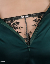 Mature Nude Gallery Spread Legs And Shaved Pussy