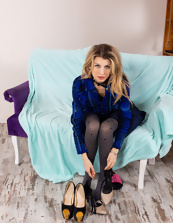 Mature Nude Gallery Featuring Hairy Pussy Tease