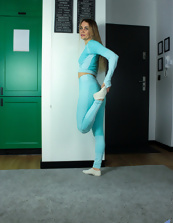 Nude Babe Strips Teal Activewear in Sexy Pics