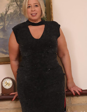 Mature Milf Lingerie Gallery: Saggy Tits Tease