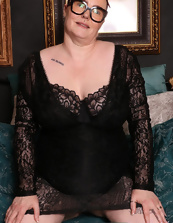 Mature Milf Nude Spread Photos Saggy Tits