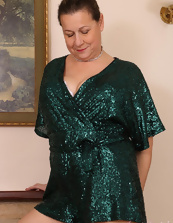 Mature MILF Solo Tease Photos With Saggy Tits