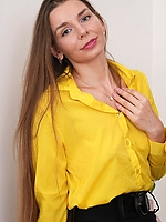 Hairy pussy babe strips and spreads with bold open leg tease