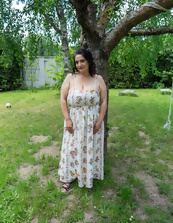 Outdoor Milf Gallery With Saggy Tits Tease