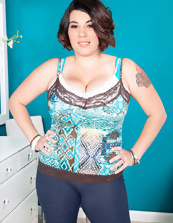 Curvy Milf Shows Big Tits And Bush