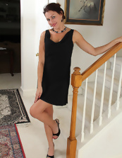 Mature MILF Gallery Nude Hairy Pussy Spread Pose