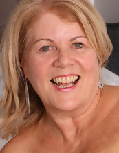 Mature Naked Solo Photos With Saggy Tits