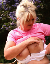 Mature Nude Blonde Spread Pose