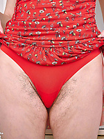 MILF & mature hairy porn pics