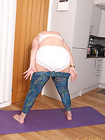 Mature milf drops leggings for raw solo yoga tease with hairy pussy fingering